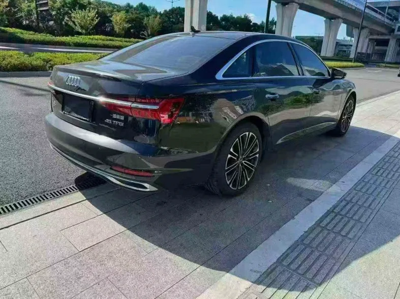 奥迪A6L 内饰后排