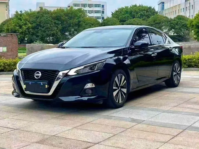 日产天籁 正面外观三