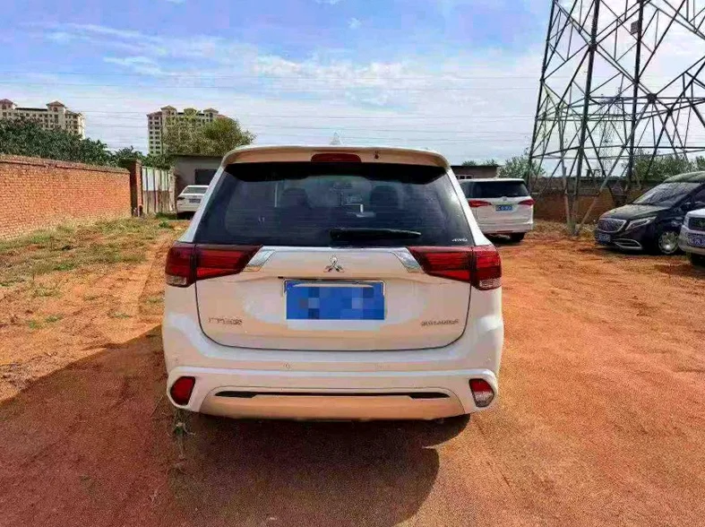 三菱欧蓝德 内饰后排