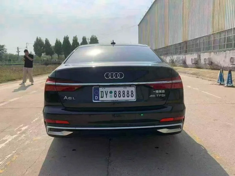 奥迪A6L 驾驶室