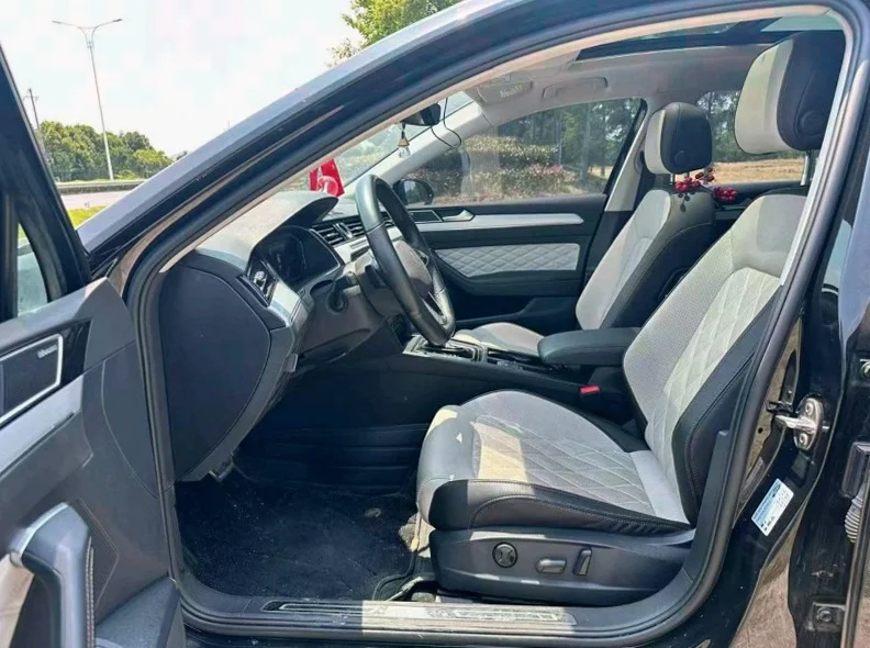 大众迈腾 后面外观二
