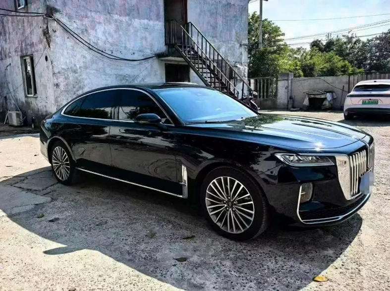 红旗H9 正面外观三