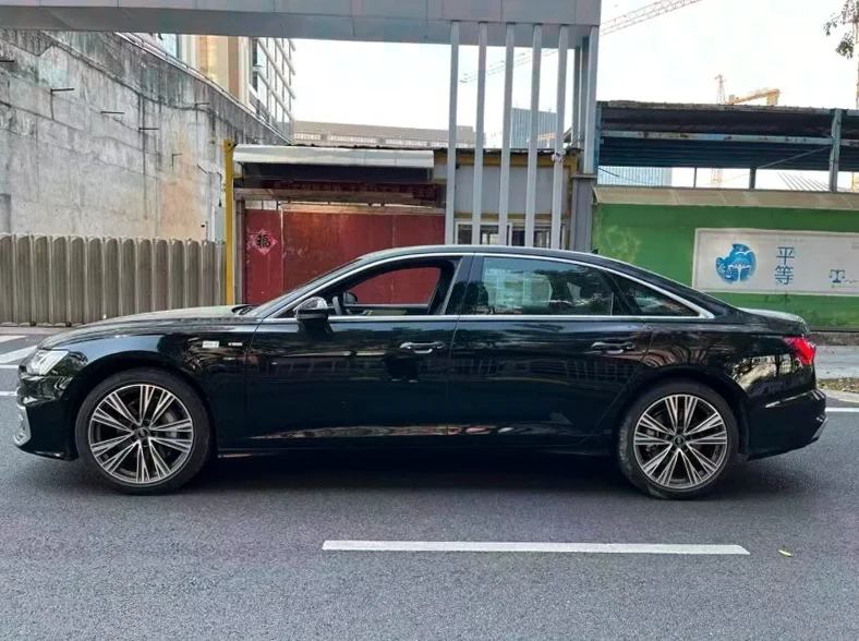奥迪A6L 内饰前排
