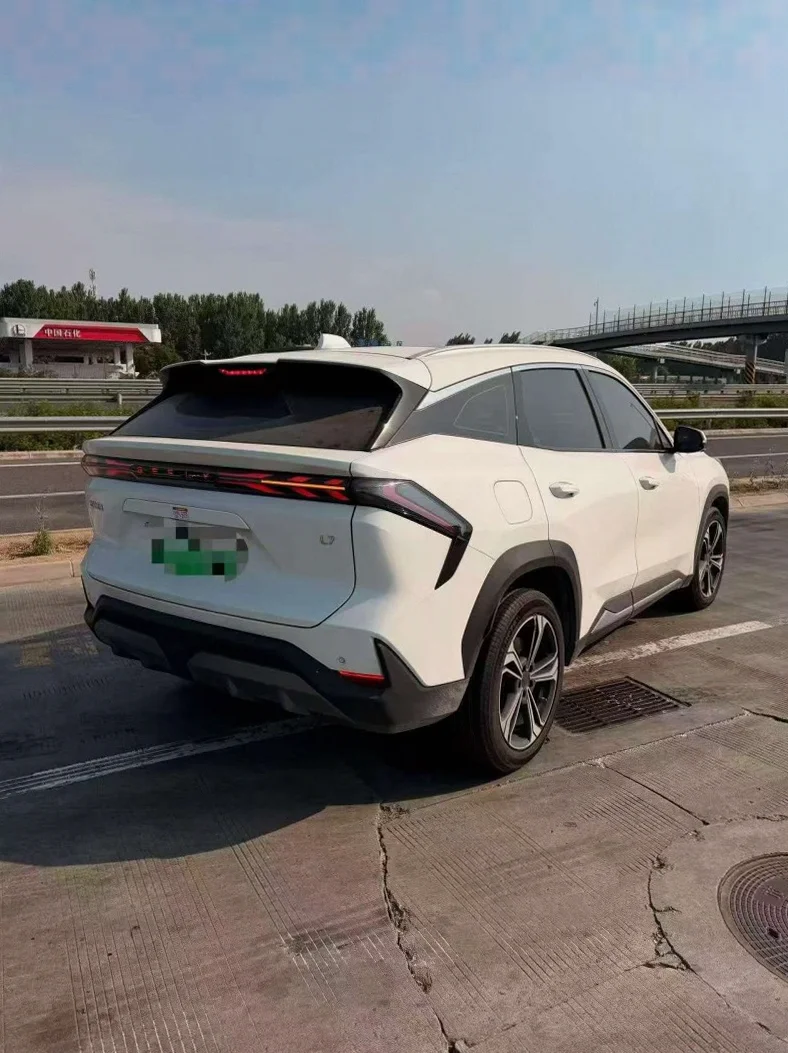 吉利银河 后面外观一