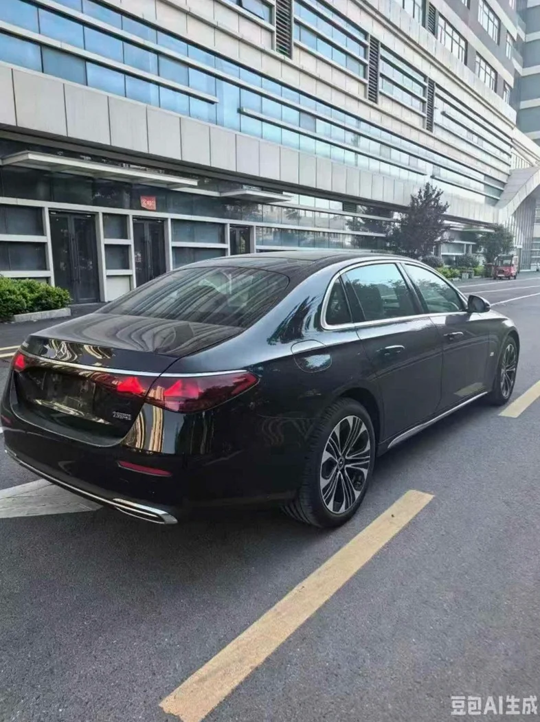 奔驰E 后面外观三