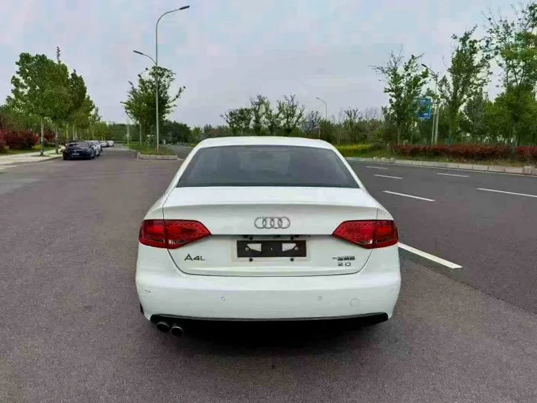 奥迪A4L 驾驶室