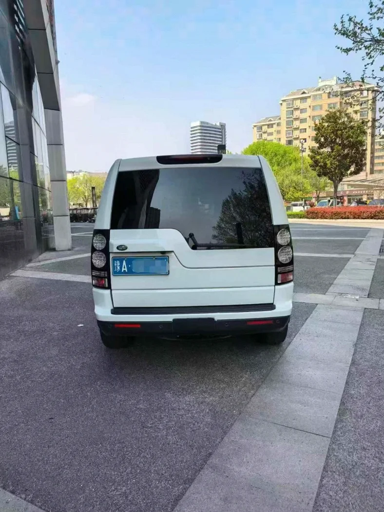 路虎发现 驾驶室