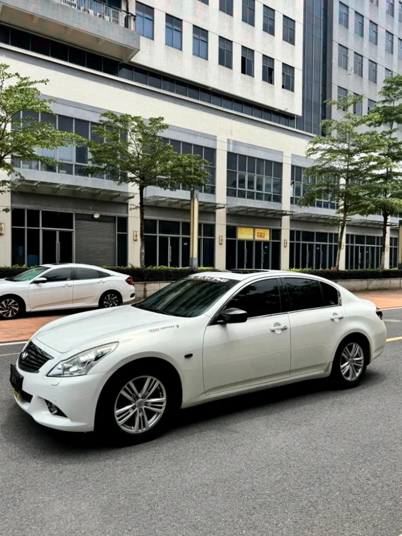 英菲尼迪G25 正面外观三