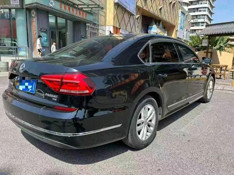 大众帕萨特 后面外观一