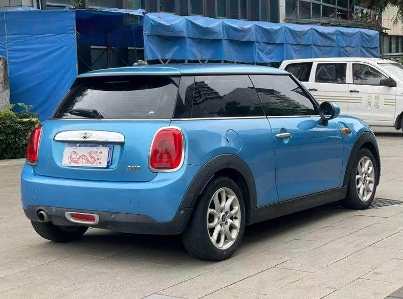 MINIONE 内饰后排