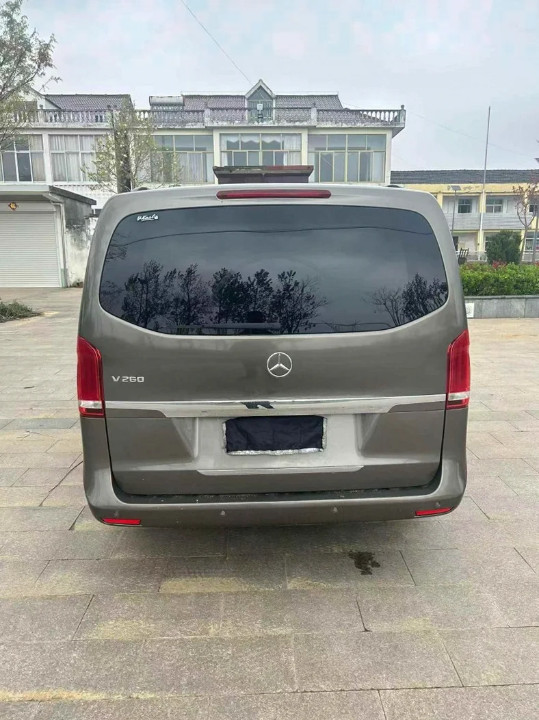 奔驰V 驾驶室