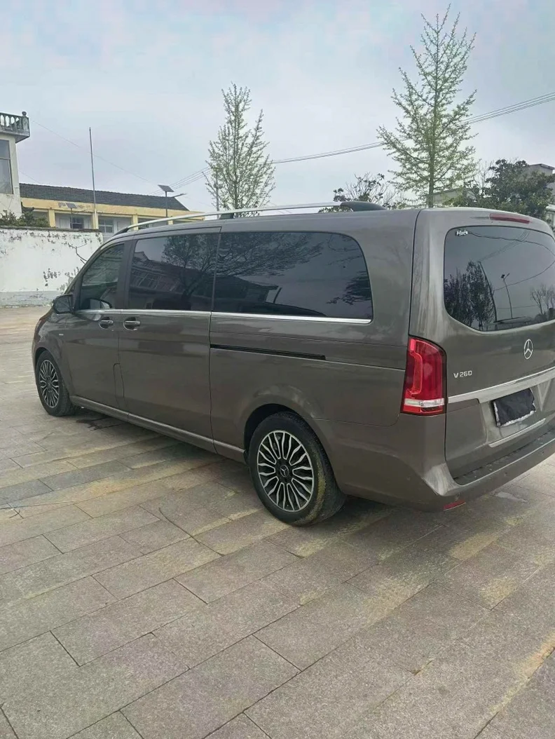 奔驰V 内饰后排