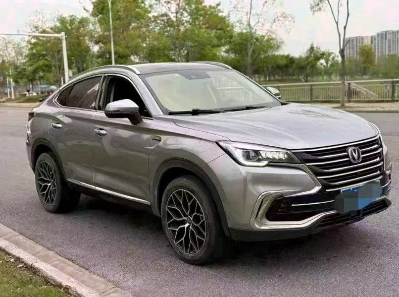 长安汽车CS85 正面外观三