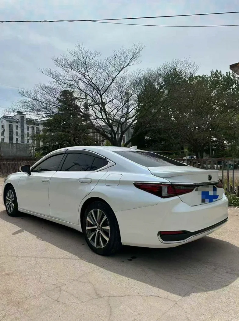 雷克萨斯ES 正面外观三