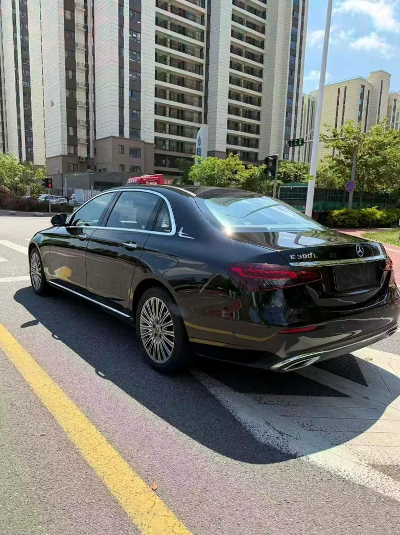 奔驰E 内饰前排