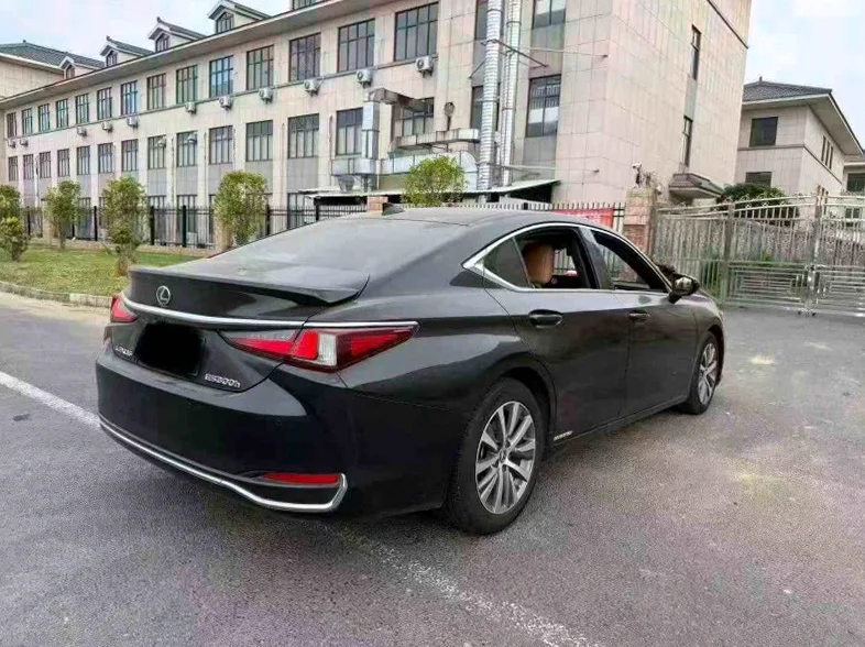 雷克萨斯ES 驾驶室