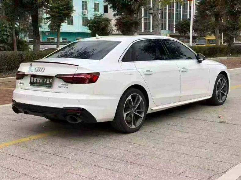 奥迪A4L 内饰前排