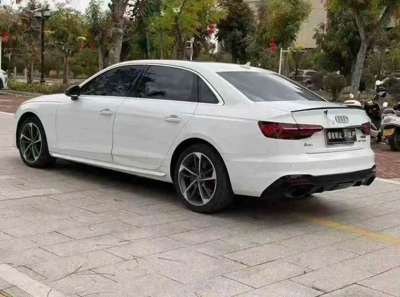奥迪A4L 内饰后排