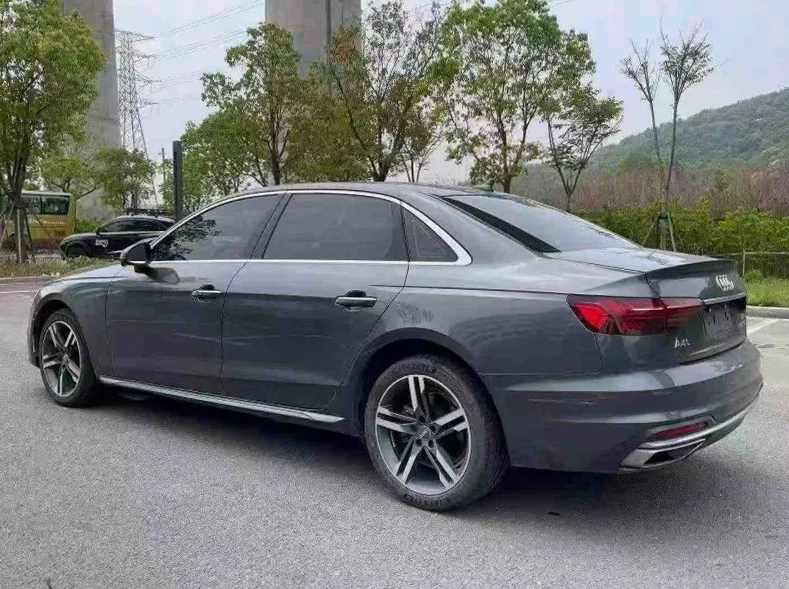 奥迪A4L 内饰前排
