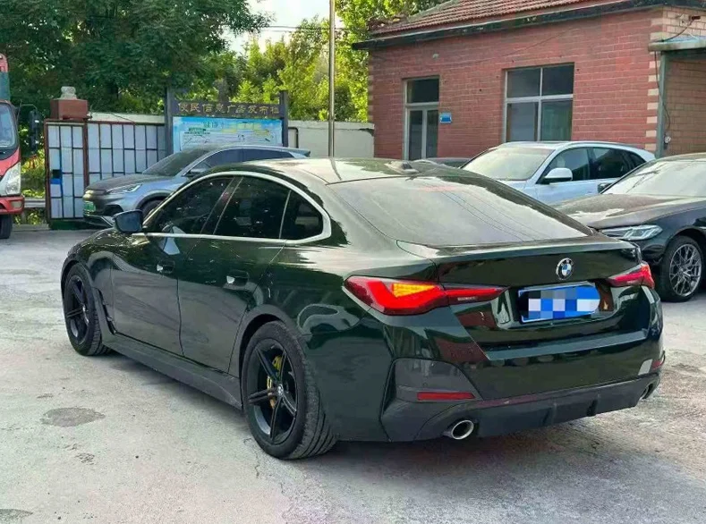 宝马4系 后面外观一