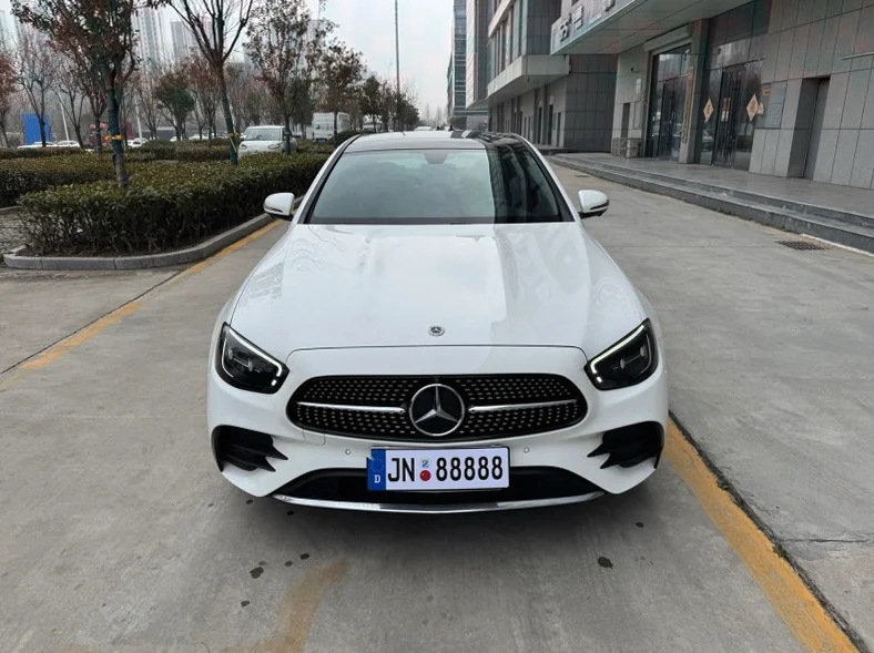 22年奔驰E300L运动豪华型