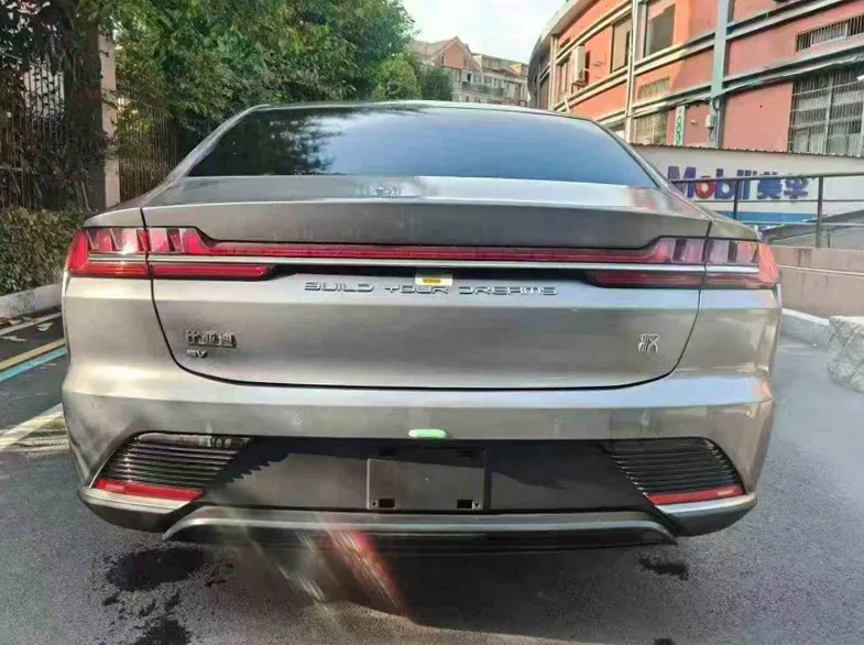 比亚迪汉 驾驶室