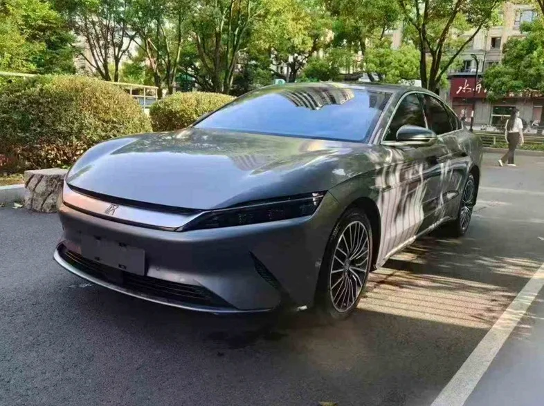比亚迪汉 正面外观二