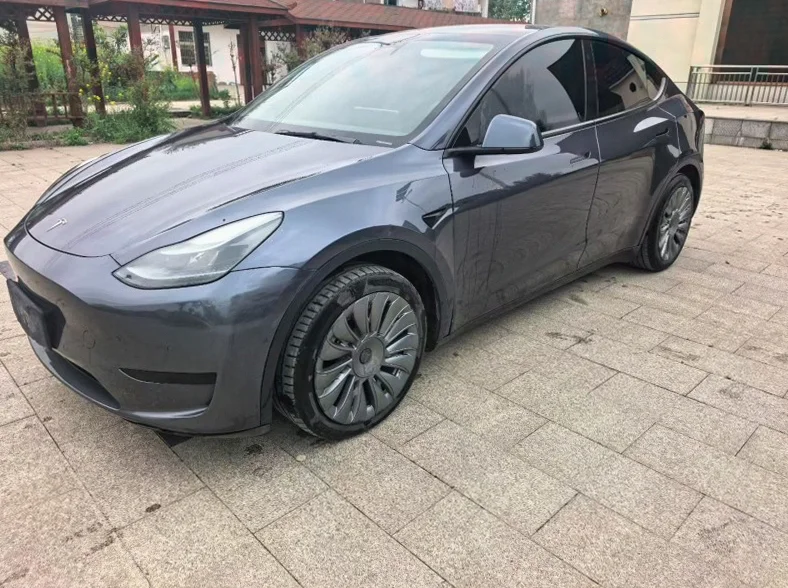 特斯拉MODEL 正面外观三