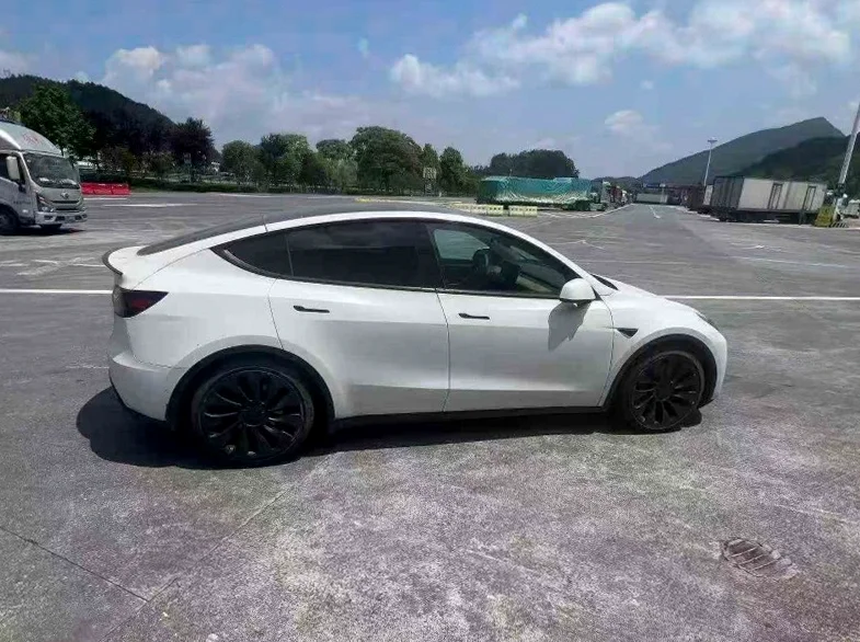 特斯拉MODEL 正面外观三