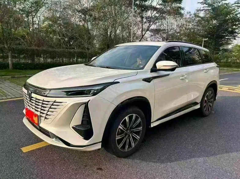 长安汽车CS75 正面外观二