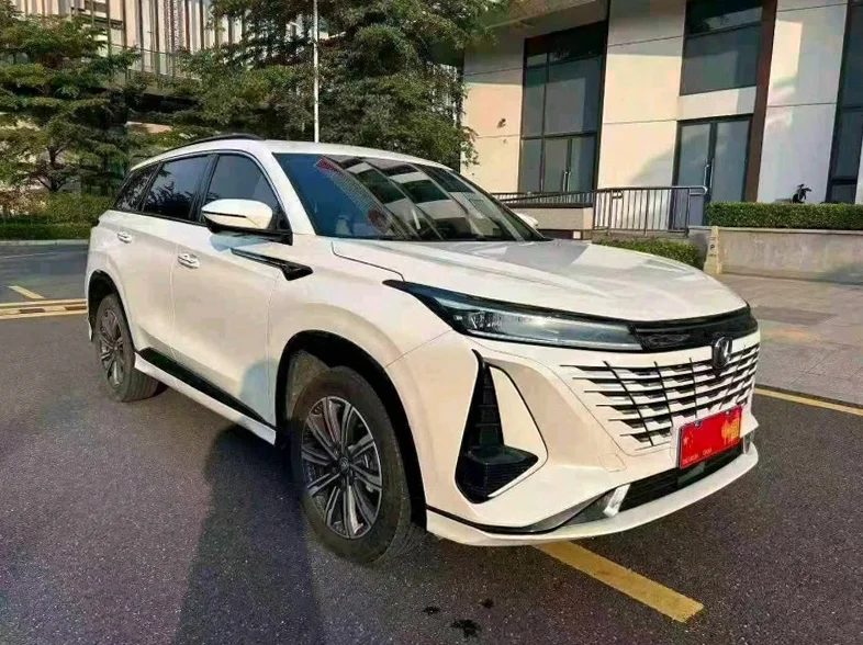 长安汽车CS75 正面外观三