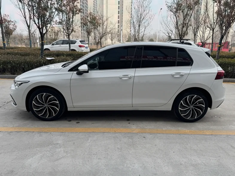 大众高尔夫 驾驶室