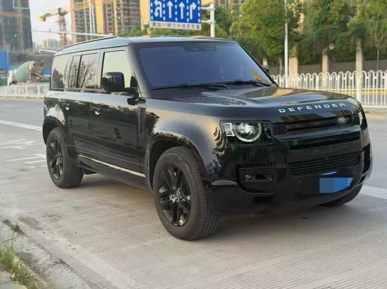 路虎卫士 正面外观二