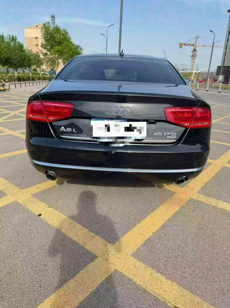 奥迪A8L 驾驶室