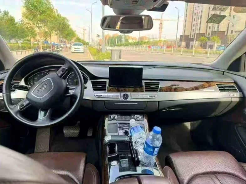 奥迪A8L 后面外观二