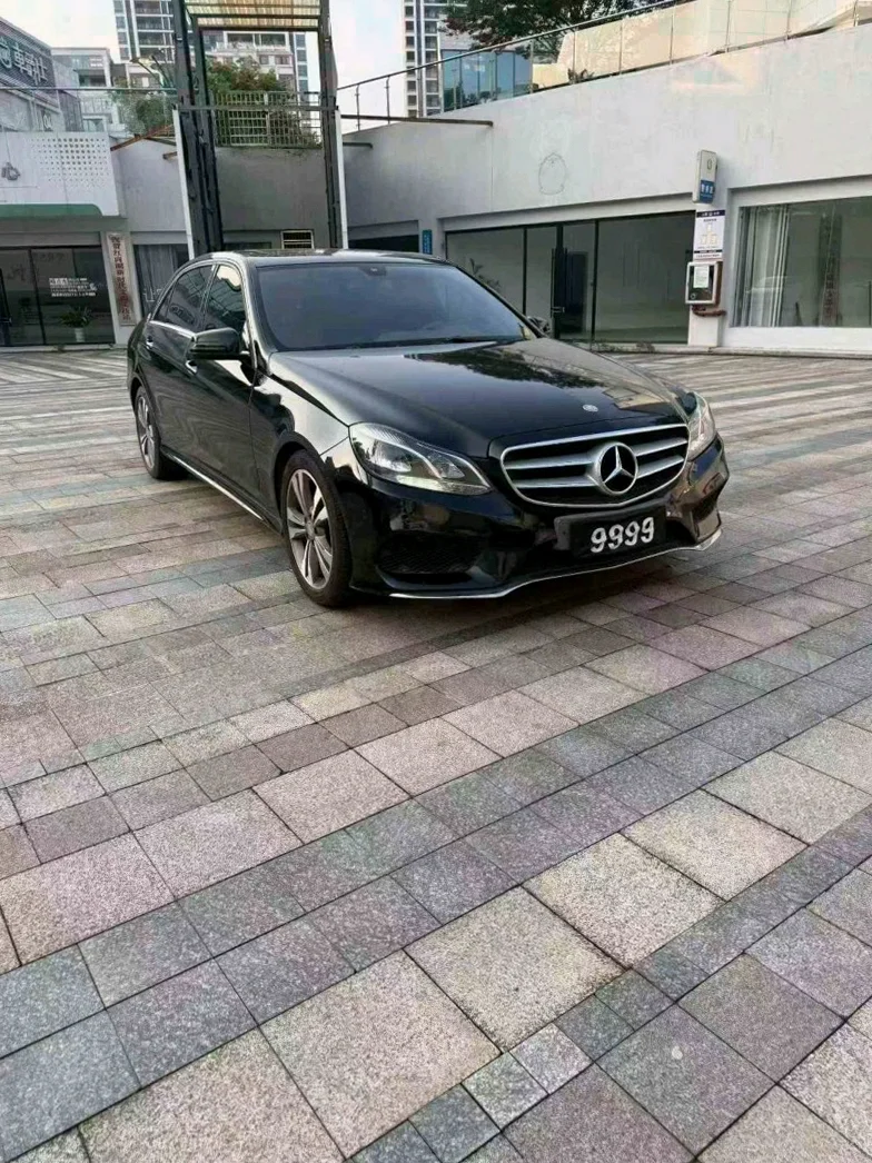 奔驰E 正面外观二