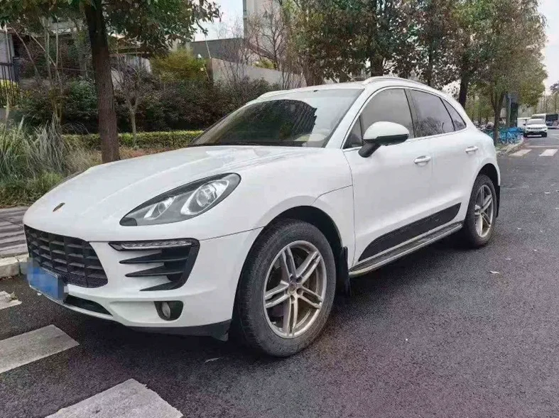 保时捷Macan 正面外观三