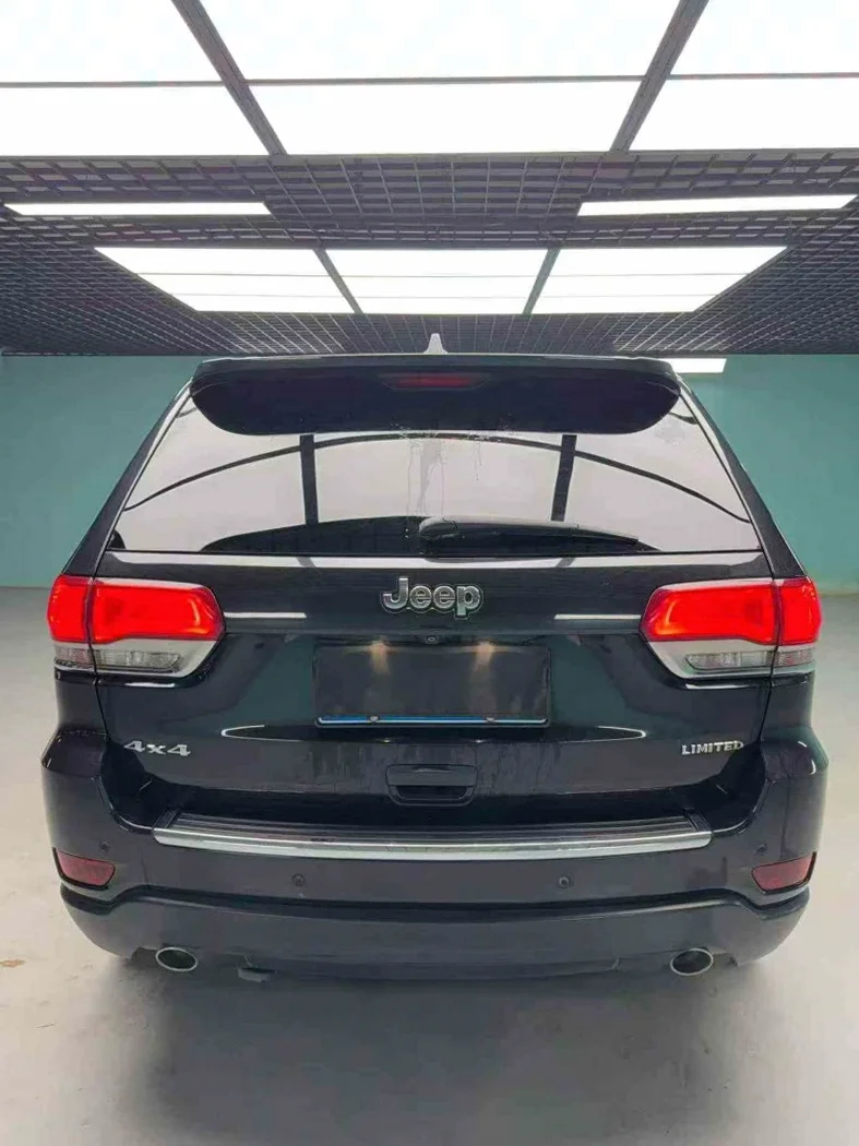 Jeep大切诺基 内饰前排