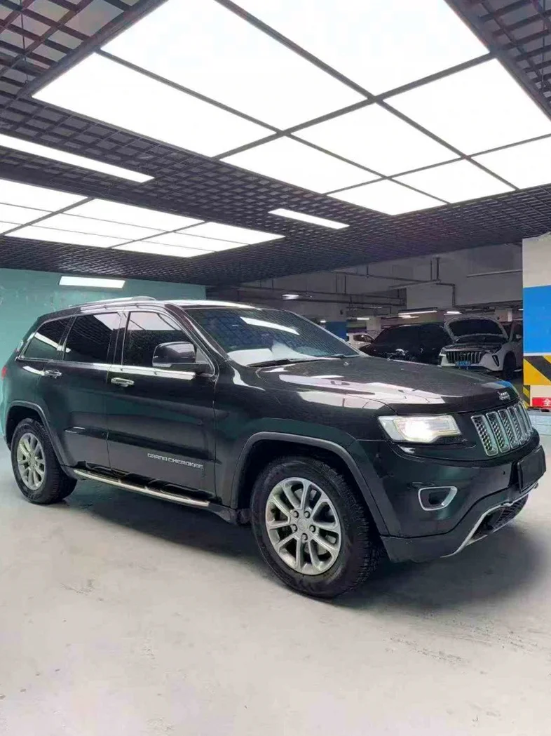 Jeep大切诺基 正面外观三