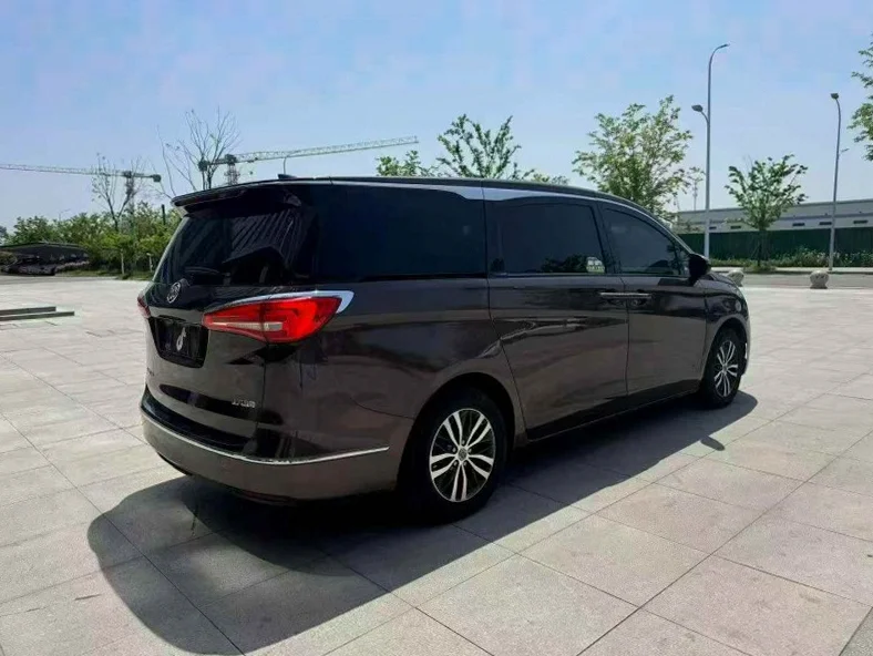 别克GL8 驾驶室