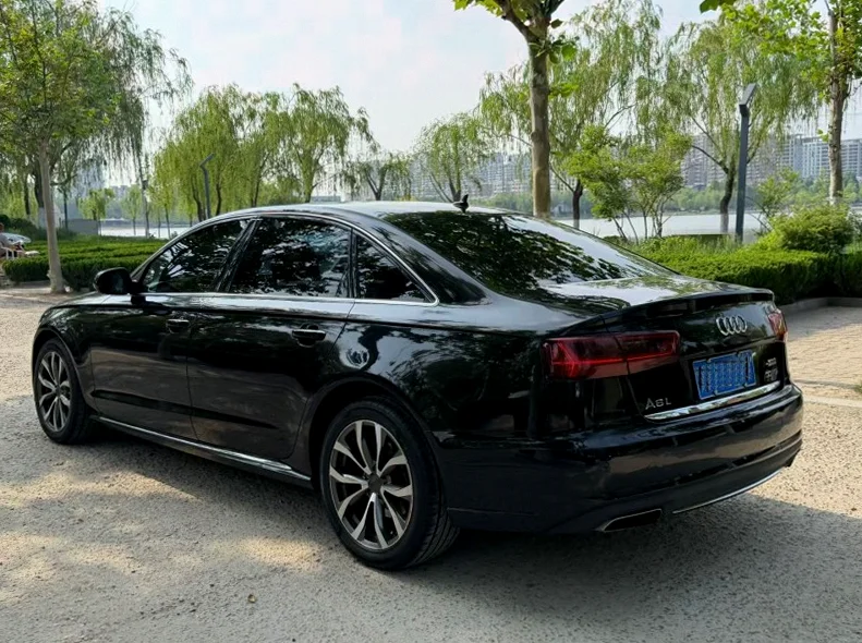 奥迪A6L 后面外观一