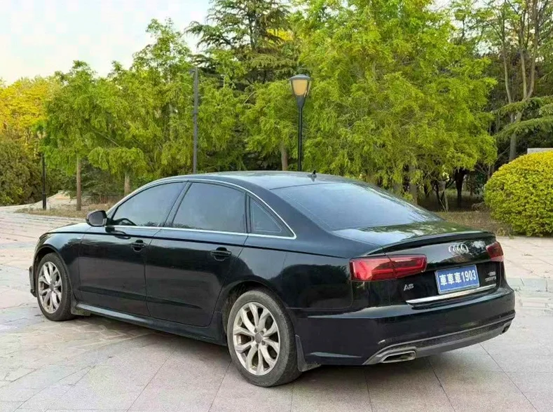 奥迪A6L 内饰后排