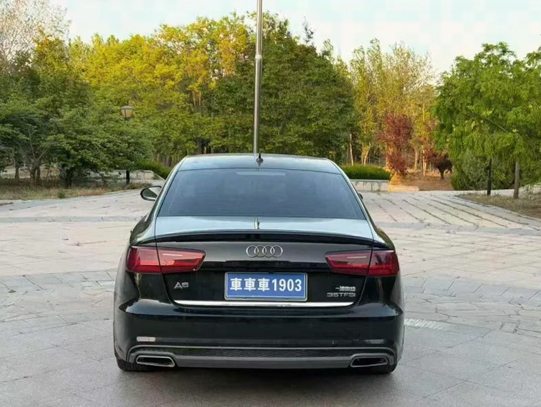 奥迪A6L 驾驶室