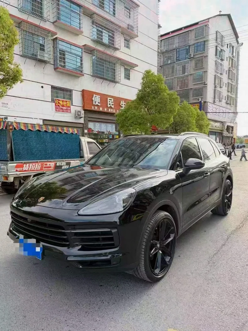保时捷卡宴 正面外观二
