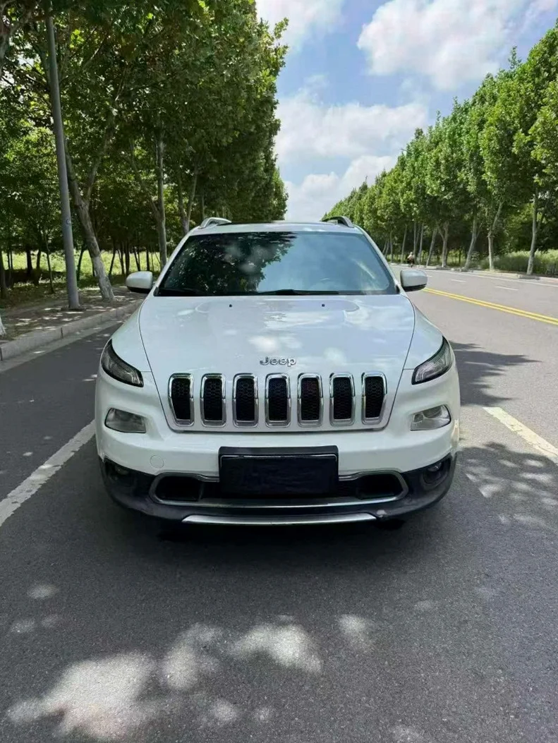 18年Jeep自由光2.4自动高配