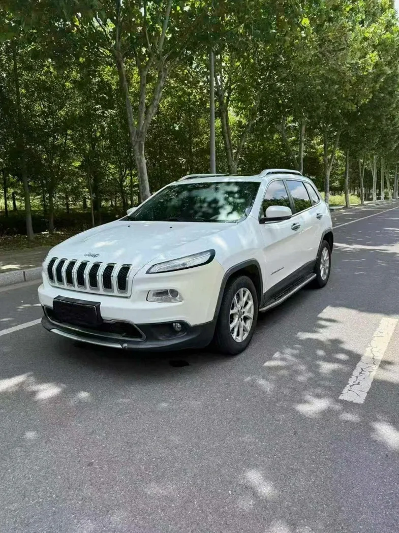 Jeep自由光 正面外观二