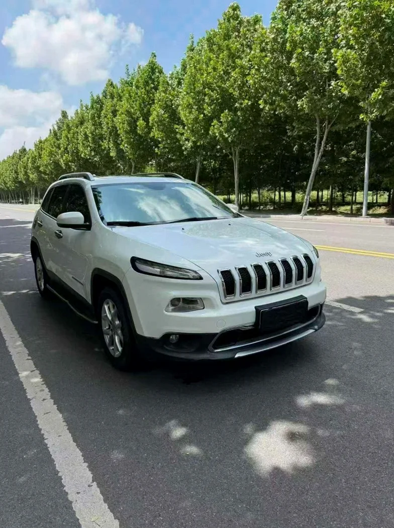 Jeep自由光 正面外观三