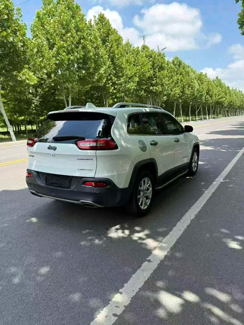 Jeep自由光 内饰后排