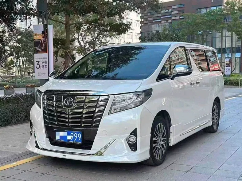 丰田埃尔法 正面外观二