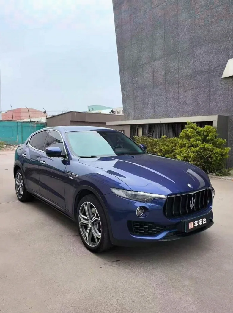 玛莎拉蒂Levante 正面外观三